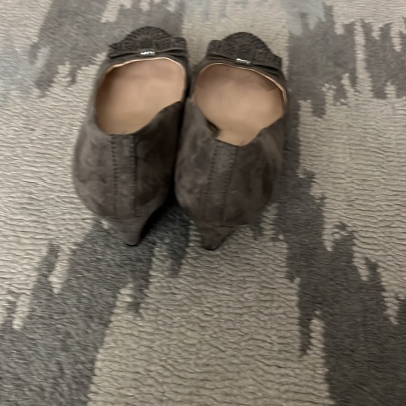 Jessica Simpson gray sparkle front with bows suede slip on heels size 7 - Picture 3 of 7